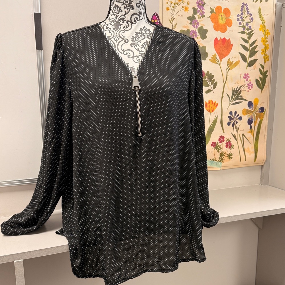 Premise Studio Black Textured Blouse with Zipper‎